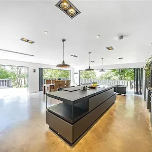 The Ridge - Luxury Designer With Hot Tub And Sauna, Bexley Borough Of , London United Kingdom